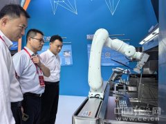 “数字糊口”展区则汇集了京东、美业